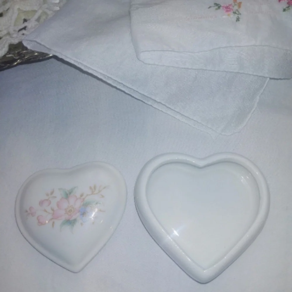 Vintage cottagecore trinket box - Picture 5 of 5